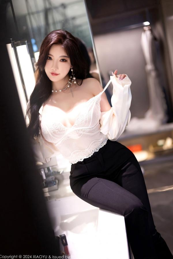 杨晨晨 杨晨晨Yome  XiaoYu语画界-杨晨晨Yome-OL制服诱惑与性感内衣私房-极致黑丝美腿高端旅拍-大尺度无圣光写真第32张图片