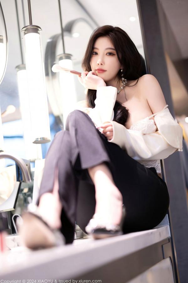 杨晨晨 杨晨晨Yome  XiaoYu语画界-杨晨晨Yome-OL制服诱惑与性感内衣私房-极致黑丝美腿高端旅拍-大尺度无圣光写真第36张图片