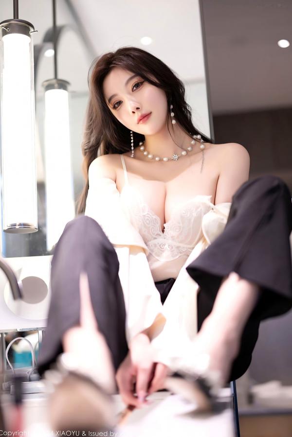 杨晨晨 杨晨晨Yome  XiaoYu语画界-杨晨晨Yome-OL制服诱惑与性感内衣私房-极致黑丝美腿高端旅拍-大尺度无圣光写真第37张图片