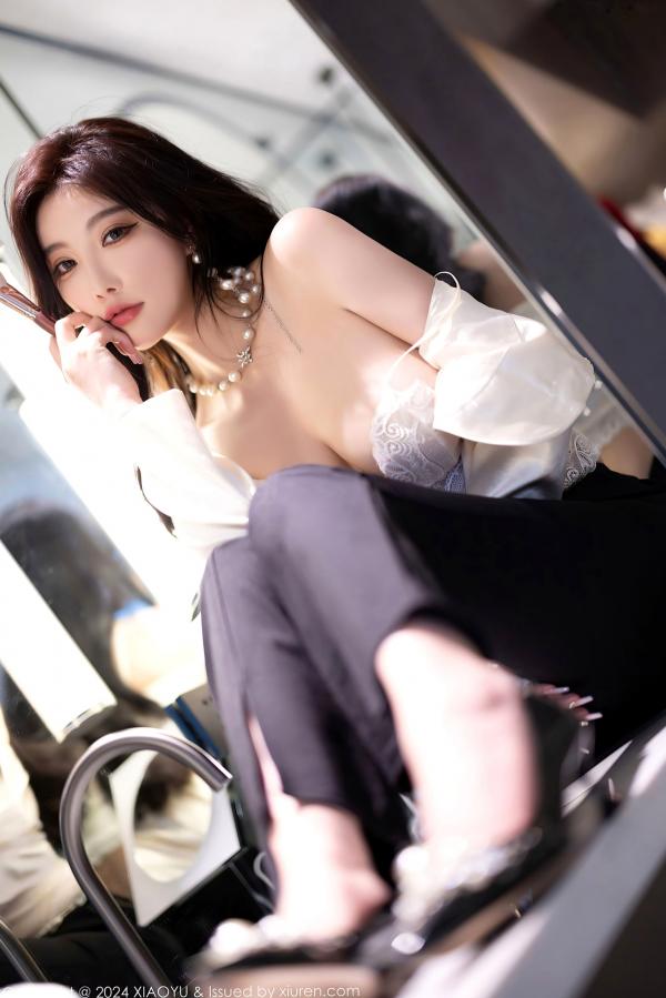 杨晨晨 杨晨晨Yome  XiaoYu语画界-杨晨晨Yome-OL制服诱惑与性感内衣私房-极致黑丝美腿高端旅拍-大尺度无圣光写真第39张图片