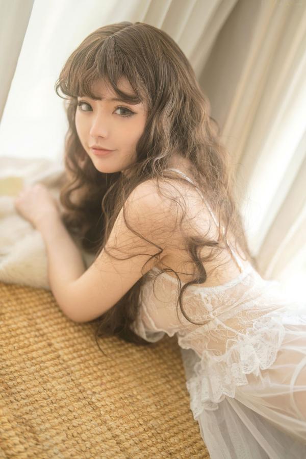    桃良阿宅-白纱透视诱惑写真，自然光影下的纯欲私房大尺度美学第8张图片