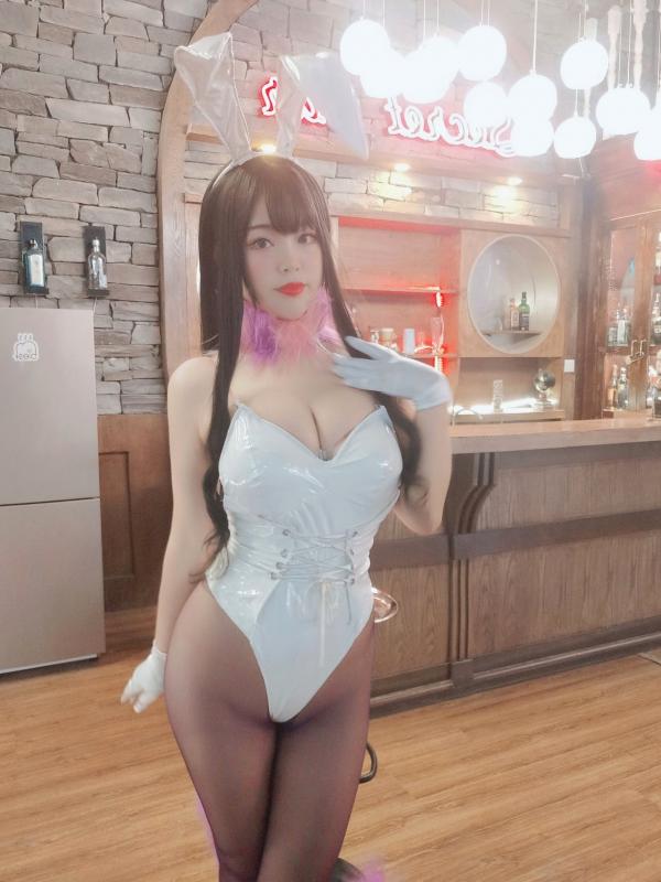    白烨-045-恶魔姐姐：酒吧兔女郎Cosplay、诱惑黑丝高叉连体衣、性感御姐写真第34张图片