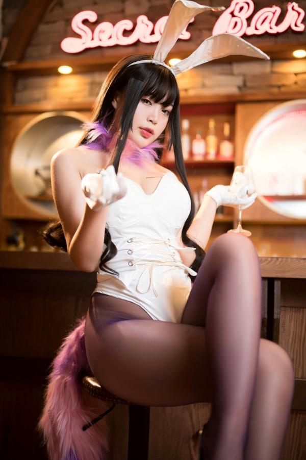    白烨-045-恶魔姐姐：酒吧兔女郎Cosplay、诱惑黑丝高叉连体衣、性感御姐写真第38张图片