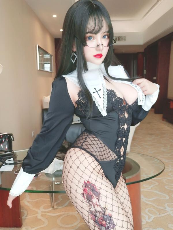    夏鸽鸽不想起床-011-修女角色扮演，制服诱惑与性感黑丝的禁忌视觉盛宴第22张图片
