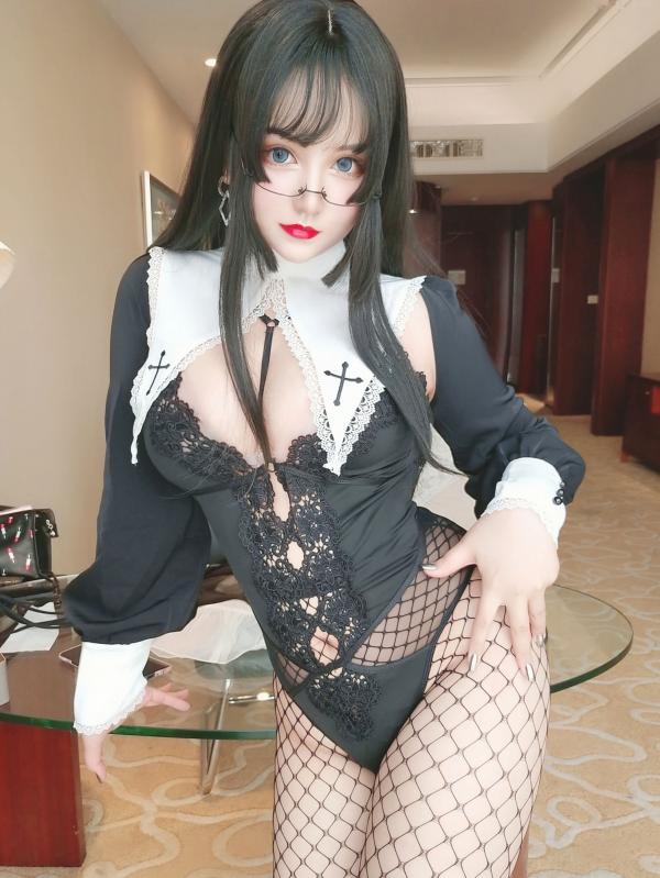    夏鸽鸽不想起床-011-修女角色扮演，制服诱惑与性感黑丝的禁忌视觉盛宴第32张图片