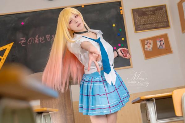    咬一口兔娘 - 喜多川海梦校服私房COS，教室主题大胆诱惑视觉大片 [76P]第10张图片
