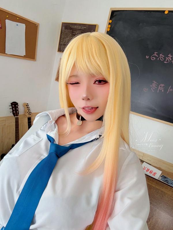    咬一口兔娘 - 喜多川海梦校服私房COS，教室主题大胆诱惑视觉大片 [76P]第73张图片