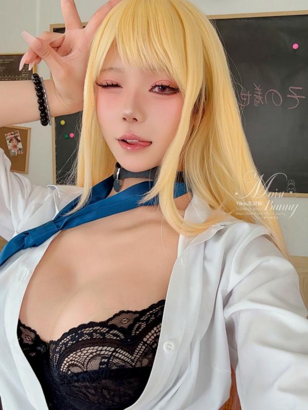    咬一口兔娘 - 喜多川海梦校服私房COS，教室主题大胆诱惑视觉大片 [76P]第75张图片
