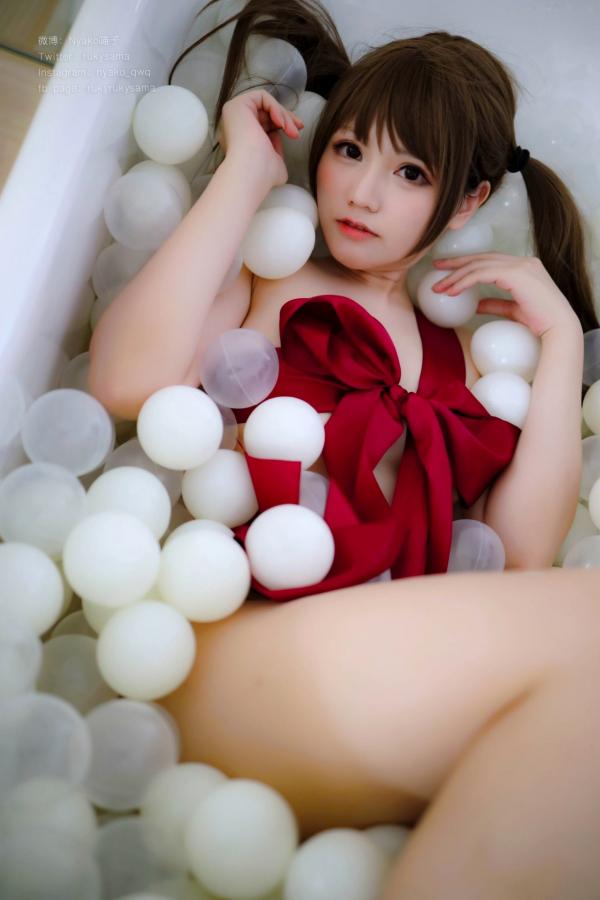    Nyako喵子-水手服和礼物cosplay写真，甜美校服与大胆丝带诱惑，极致黑丝私房照第45张图片