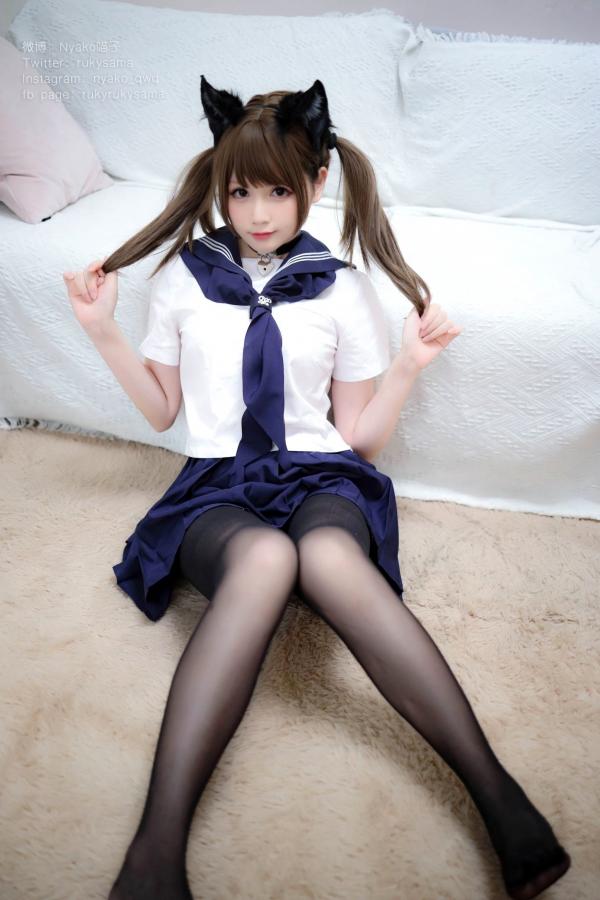    Nyako喵子-水手服和礼物cosplay写真，甜美校服与大胆丝带诱惑，极致黑丝私房照第109张图片