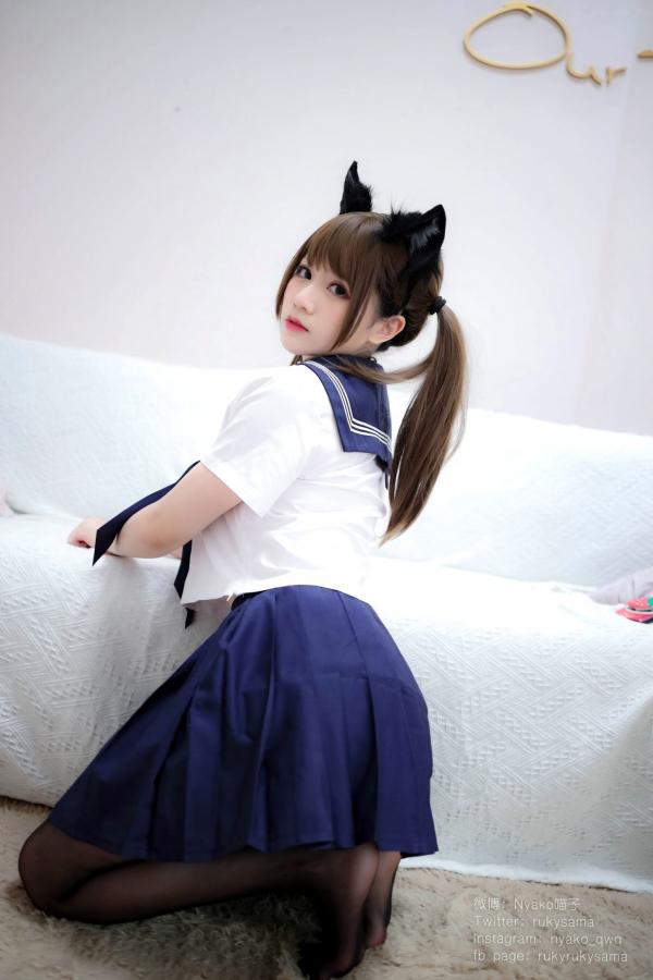    Nyako喵子-水手服和礼物cosplay写真，甜美校服与大胆丝带诱惑，极致黑丝私房照第114张图片