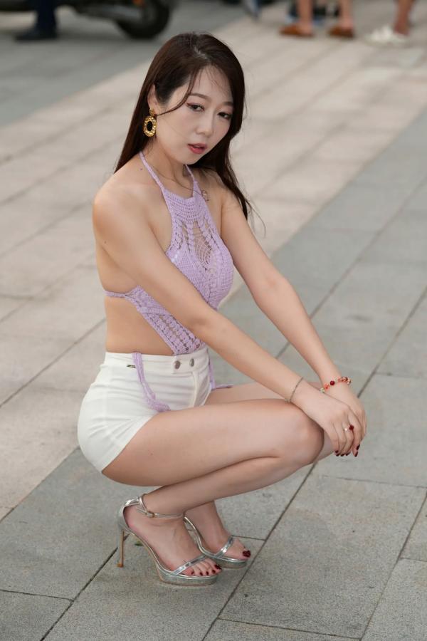    青春粉白搭配 - 时尚街拍写真集，夏日清新气质美女秀出修长美腿 [116P]第102张图片