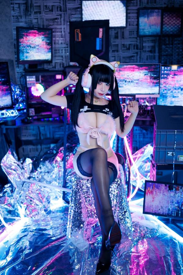    胡桃猫Kurumineko-电竞甜心：赛博空间里的粉色狙击，猫耳耳机Cosplay黑丝私房诱惑，极致电竞氛围感女神第5张图片