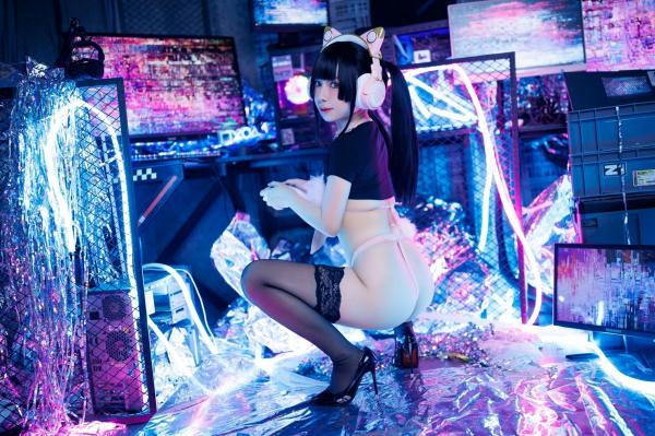    胡桃猫Kurumineko-电竞甜心：赛博空间里的粉色狙击，猫耳耳机Cosplay黑丝私房诱惑，极致电竞氛围感女神第37张图片