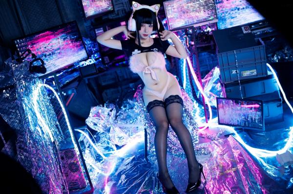    胡桃猫Kurumineko-电竞甜心：赛博空间里的粉色狙击，猫耳耳机Cosplay黑丝私房诱惑，极致电竞氛围感女神第83张图片