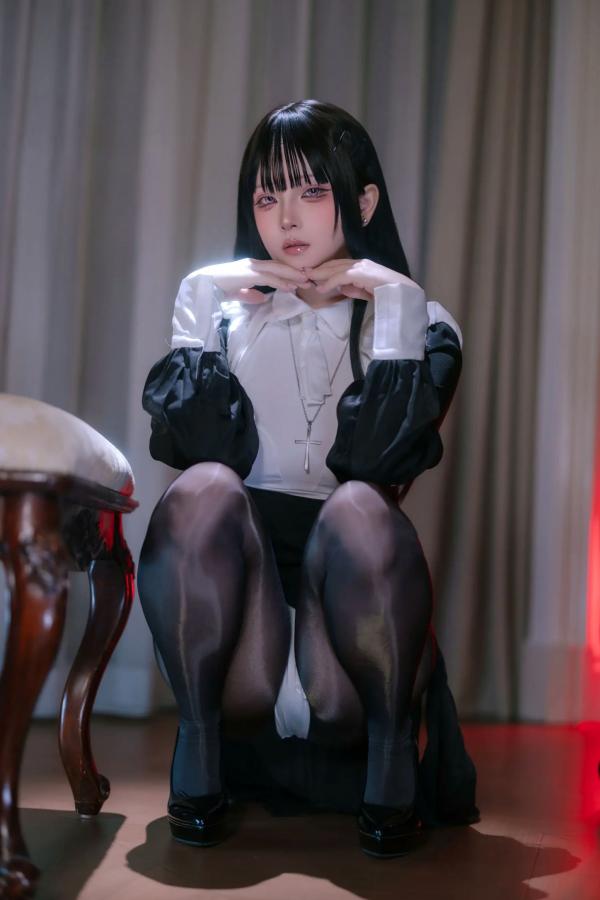    屿鱼 黑丝修女角色扮演私房写真，极致诱惑的高跟美腿，呈现禁忌与性感完美交织的视觉盛宴 [40P]第17张图片