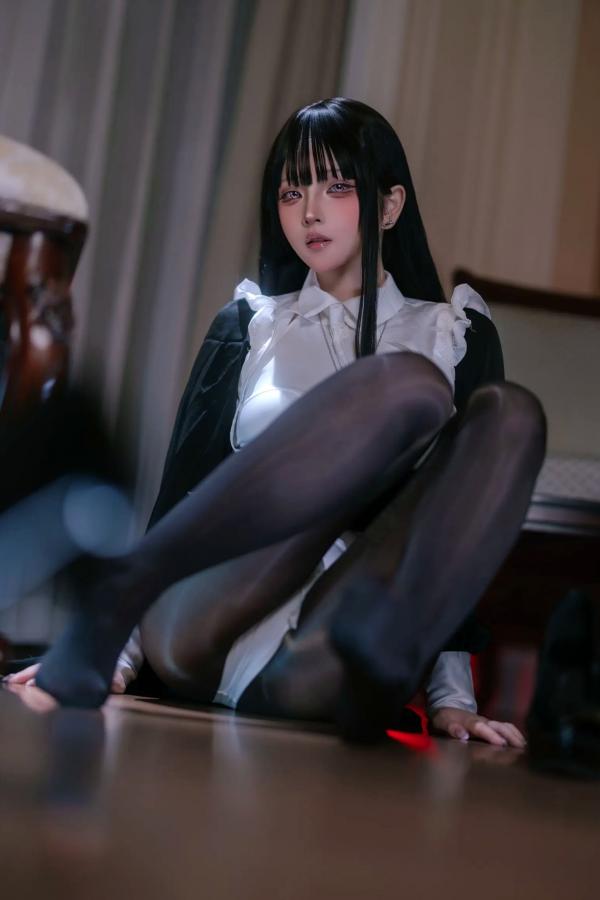    屿鱼 黑丝修女角色扮演私房写真，极致诱惑的高跟美腿，呈现禁忌与性感完美交织的视觉盛宴 [40P]第26张图片