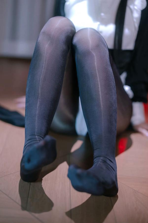    屿鱼 黑丝修女角色扮演私房写真，极致诱惑的高跟美腿，呈现禁忌与性感完美交织的视觉盛宴 [40P]第38张图片