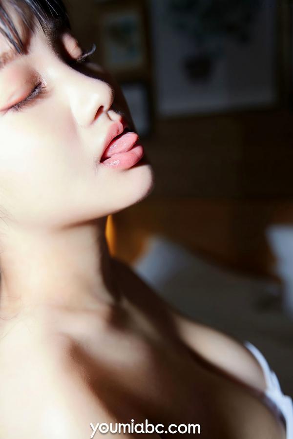    YouMi尤蜜 尹兒《私藏白月光》纯欲风白色衬衫私房写真第24张图片
