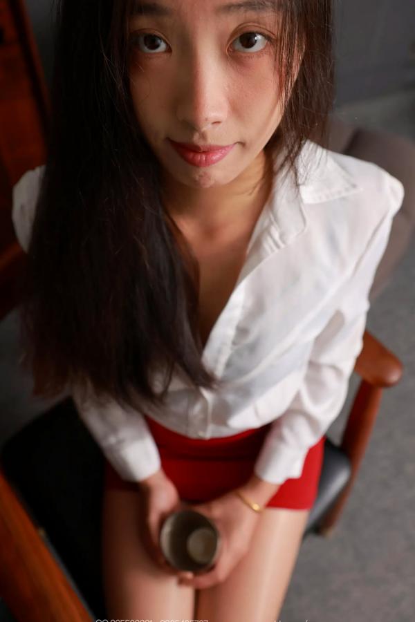    IESS异思趣向 小九《居高临下》职场OL制服诱惑，修长美腿肉丝高跟鞋写真第40张图片