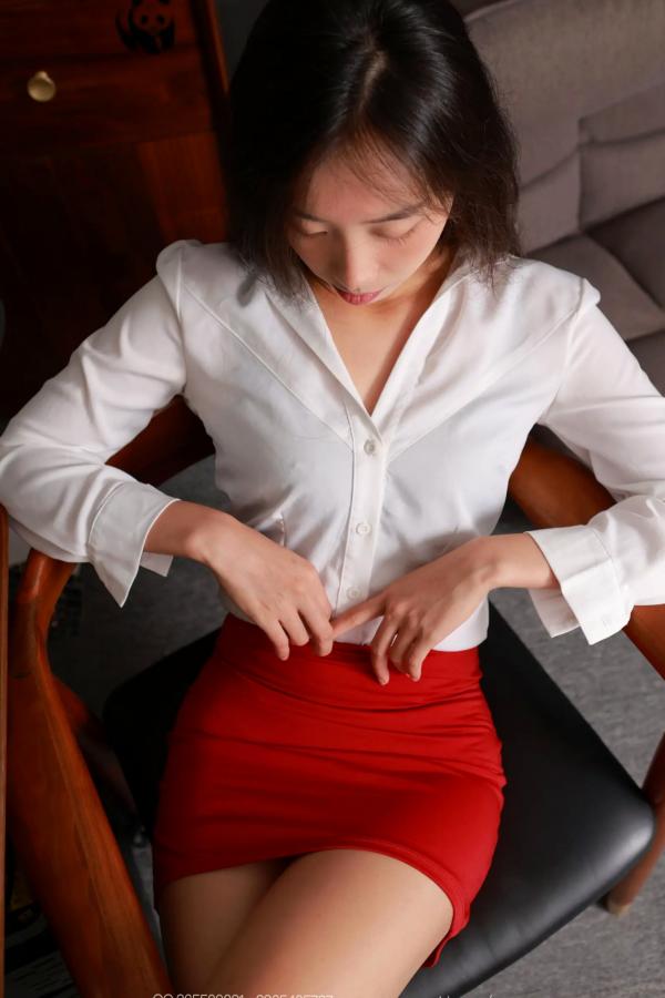   IESS异思趣向 小九《居高临下》职场OL制服诱惑，修长美腿肉丝高跟鞋写真第85张图片