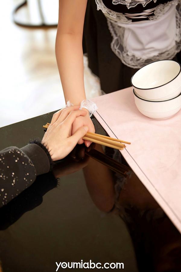    YouMi尤蜜-2021.02.19-尹兒《双面保姆（下）》：迷人女仆装角色扮演，性感网袜演绎居家制服诱惑，展现完美好身材第10张图片
