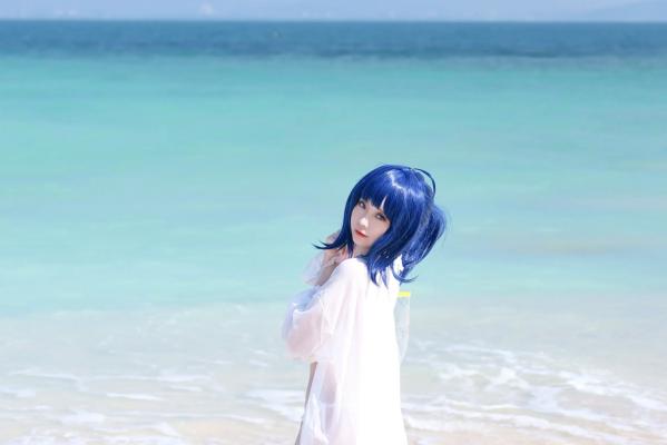    G44不会受伤 - 八奈见杏菜 泳装 海滩外拍写真，清纯蓝发少女，高度还原漫展级COS [29P]第2张图片
