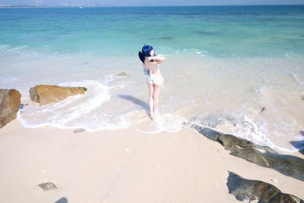    G44不会受伤 - 八奈见杏菜 泳装 海滩外拍写真，清纯蓝发少女，高度还原漫展级COS [29P]第9张图片