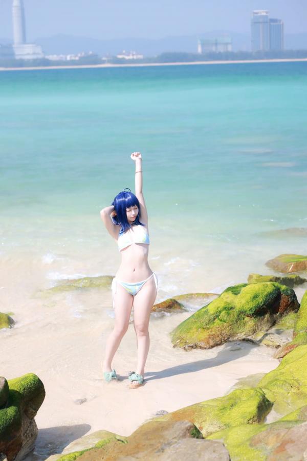    G44不会受伤 - 八奈见杏菜 泳装 海滩外拍写真，清纯蓝发少女，高度还原漫展级COS [29P]第11张图片