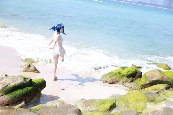   G44不会受伤 - 八奈见杏菜 泳装 海滩外拍写真，清纯蓝发少女，高度还原漫展级COS [29P]第12张图片