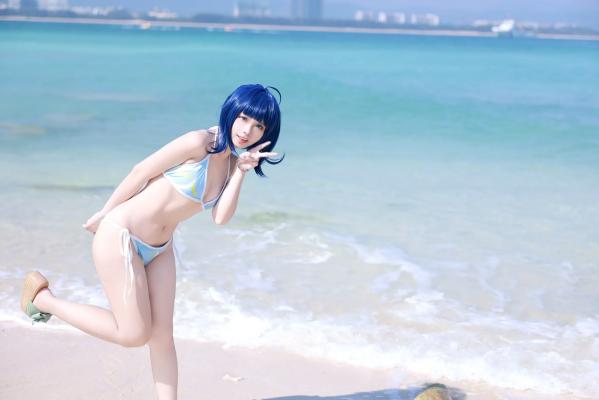    G44不会受伤 - 八奈见杏菜 泳装 海滩外拍写真，清纯蓝发少女，高度还原漫展级COS [29P]第16张图片