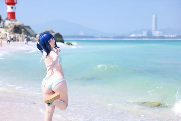    G44不会受伤 - 八奈见杏菜 泳装 海滩外拍写真，清纯蓝发少女，高度还原漫展级COS [29P]第17张图片