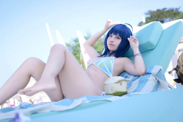    G44不会受伤 - 八奈见杏菜 泳装 海滩外拍写真，清纯蓝发少女，高度还原漫展级COS [29P]第26张图片