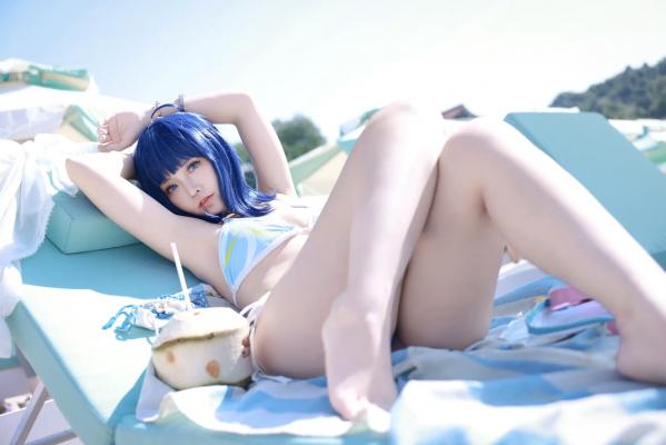    G44不会受伤 - 八奈见杏菜 泳装 海滩外拍写真，清纯蓝发少女，高度还原漫展级COS [29P]第27张图片