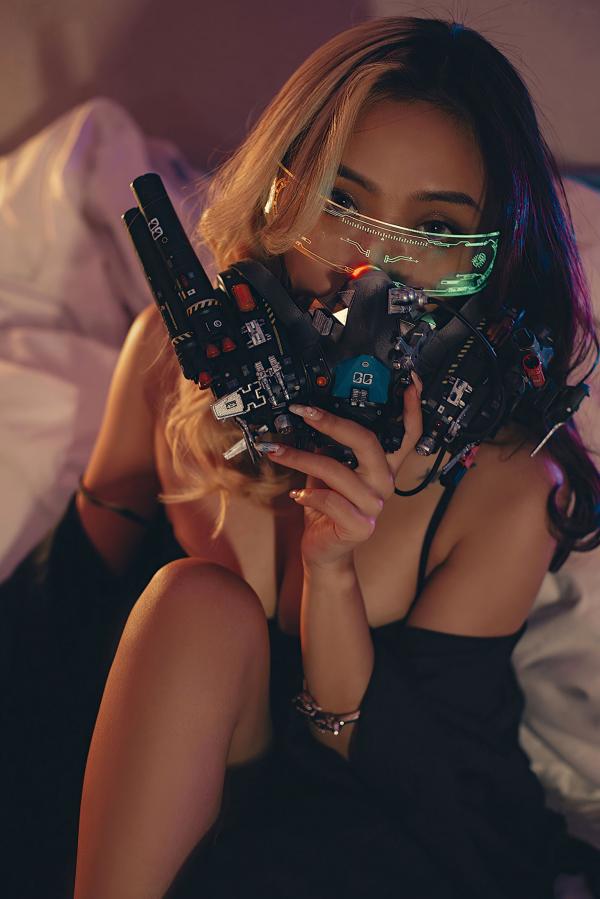    YouMi尤蜜-丰臣羽立《辑风女特警》赛博朋克机能风写真，科技感LED面具搭配黑色吊带，冷艳性感私房视觉大片第14张图片