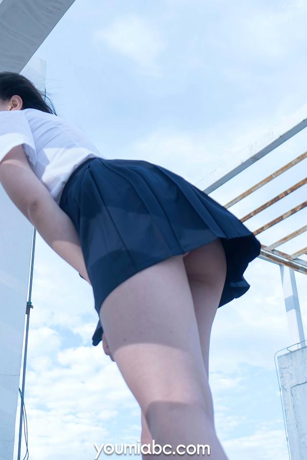    YouMi尤蜜-糖積-《蓝白物语》-清新校服露天台私房照，尽显性感诱惑与白嫩曲线第11张图片