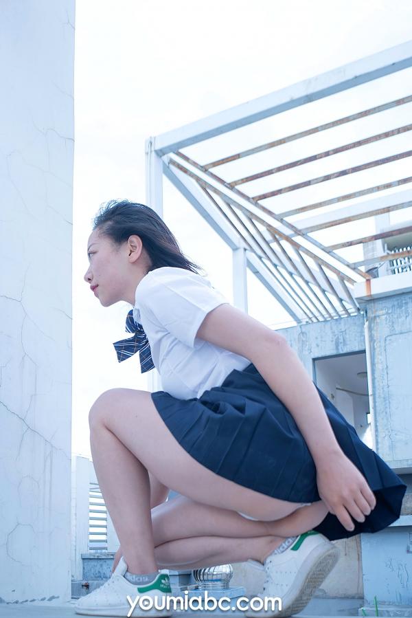    YouMi尤蜜-糖積-《蓝白物语》-清新校服露天台私房照，尽显性感诱惑与白嫩曲线第23张图片