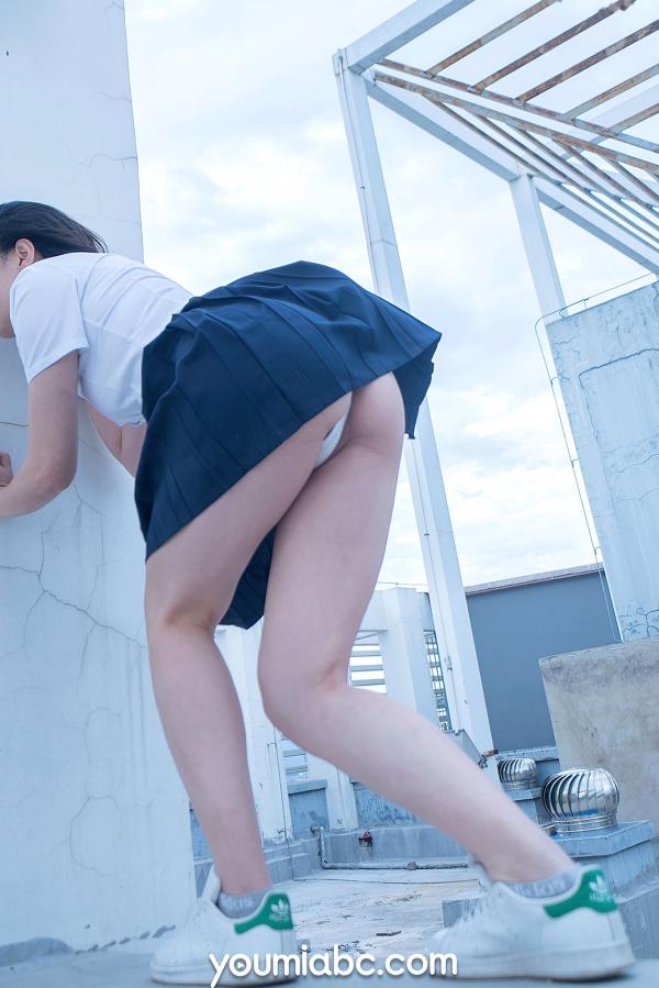    YouMi尤蜜-糖積-《蓝白物语》-清新校服露天台私房照，尽显性感诱惑与白嫩曲线第24张图片