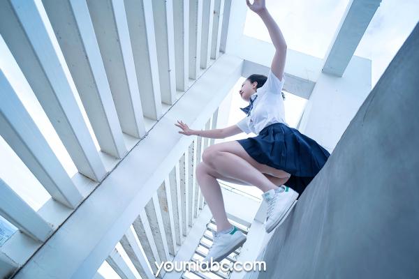    YouMi尤蜜-糖積-《蓝白物语》-清新校服露天台私房照，尽显性感诱惑与白嫩曲线第27张图片