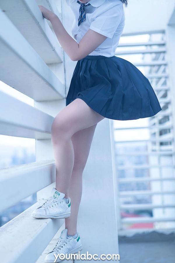    YouMi尤蜜-糖積-《蓝白物语》-清新校服露天台私房照，尽显性感诱惑与白嫩曲线第31张图片