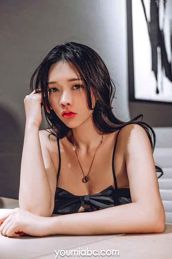    YouMi尤蜜-2021.01.27-丰臣羽立-《香艳值班夜》办公室黑丝诱惑, 职场高冷御姐身穿黑色蕾丝吊带写真第12张图片