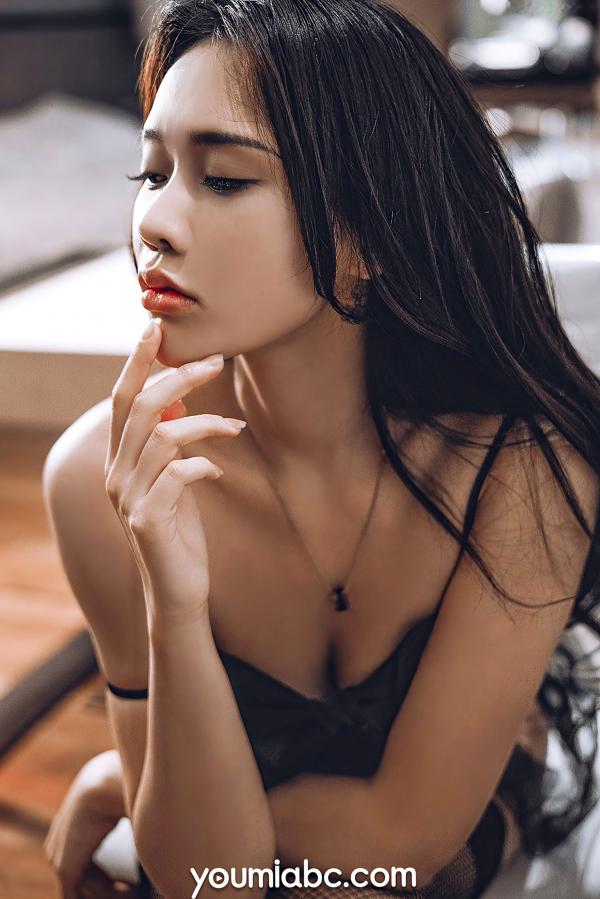   YouMi尤蜜-2021.01.27-丰臣羽立-《香艳值班夜》办公室黑丝诱惑, 职场高冷御姐身穿黑色蕾丝吊带写真第26张图片