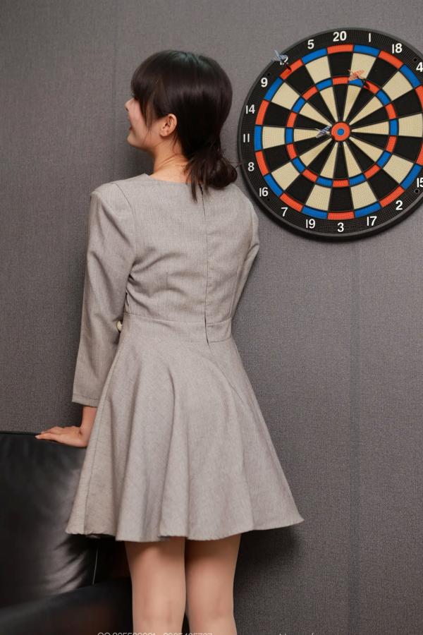    IESS异思趣向 小金《曼妙小脚》 职场OL风丝袜美腿配黑高跟，极致优雅私房摄影第7张图片