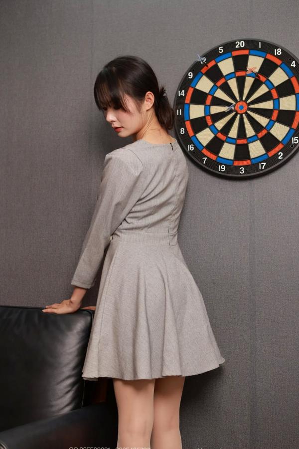    IESS异思趣向 小金《曼妙小脚》 职场OL风丝袜美腿配黑高跟，极致优雅私房摄影第8张图片
