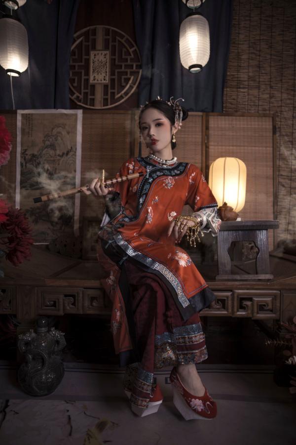    钛合金TiTi古风私房大尺度写真，唯美满清服饰诱惑，古典韵味十足的性感宫廷夜色第1张图片