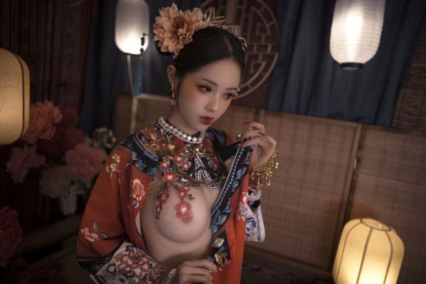    钛合金TiTi古风私房大尺度写真，唯美满清服饰诱惑，古典韵味十足的性感宫廷夜色第11张图片