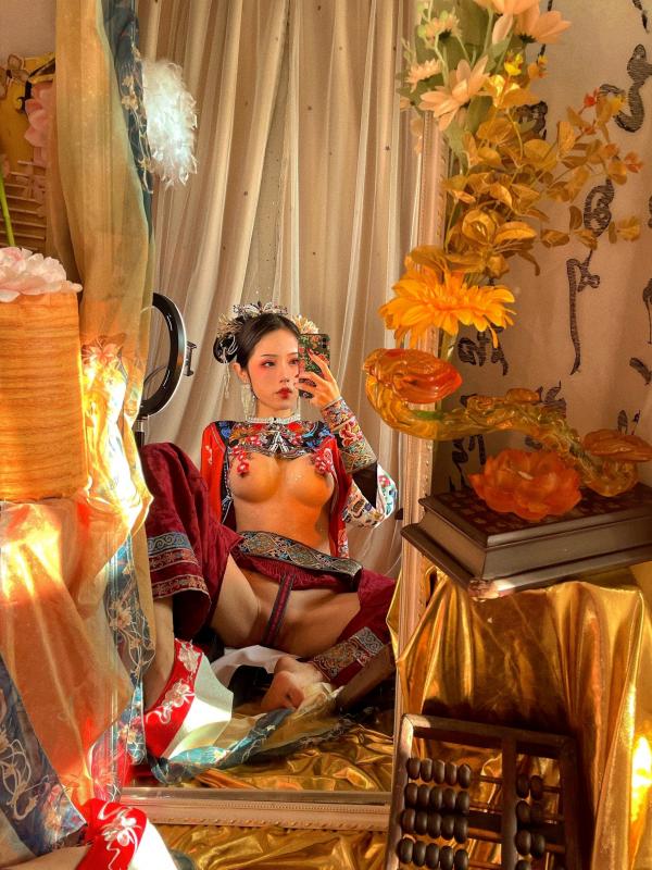    钛合金TiTi古风私房大尺度写真，唯美满清服饰诱惑，古典韵味十足的性感宫廷夜色第55张图片