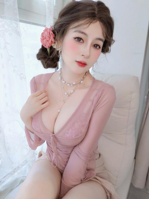   Coser白银《海贼王》女帝波雅·汉库克泳装COS，清凉泳池边尽显傲人身姿 [fantia] 2024年12月 [97P]第26张图片