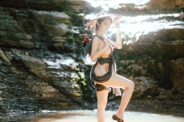    钛合金TiTi-山间野性江湖风，极简古风斗笠大尺度户外私房写真第27张图片