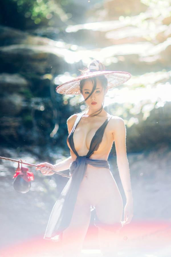    钛合金TiTi-山间野性江湖风，极简古风斗笠大尺度户外私房写真第31张图片